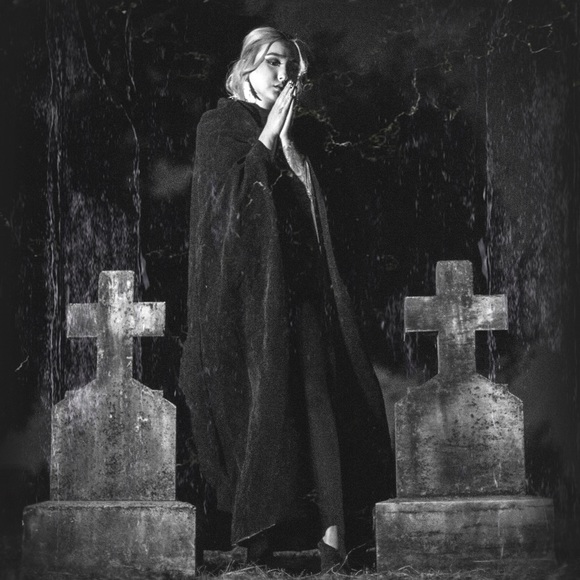 Witch Cape - Picture 4 of 4